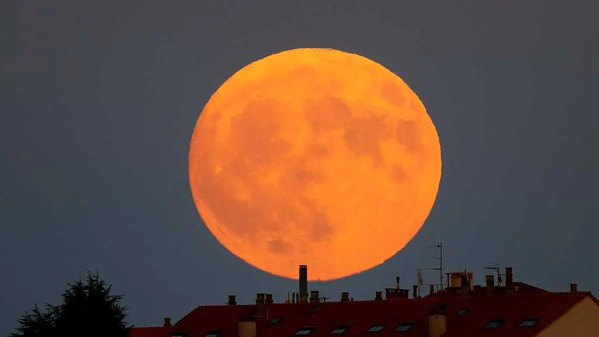 Superluna de castor generada por IA