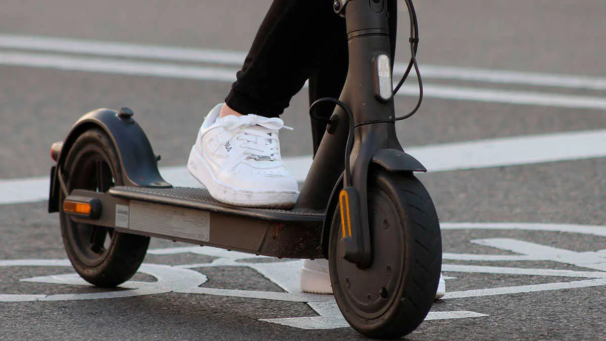Foto de archivo de un patinete el&eacute;ctrico