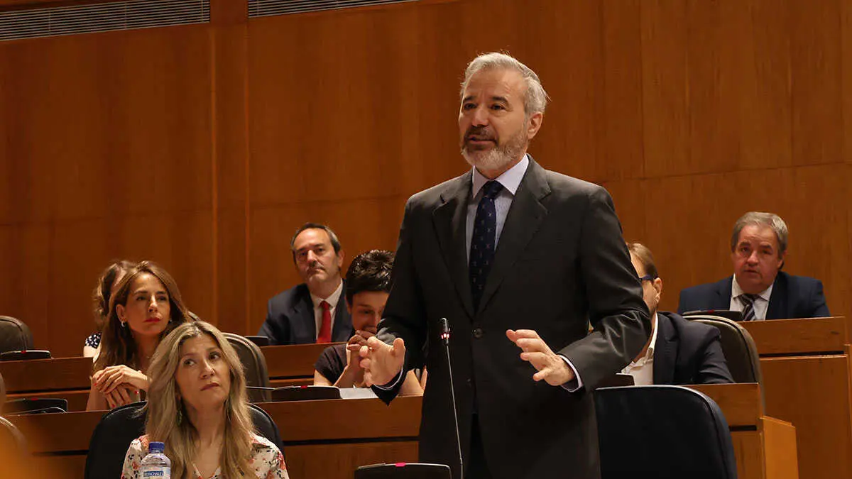 La bancada del PP en las Cortes con Azc&oacute;n y Vaquero a la cabeza. Foto: Pilar &Aacute;lvarez