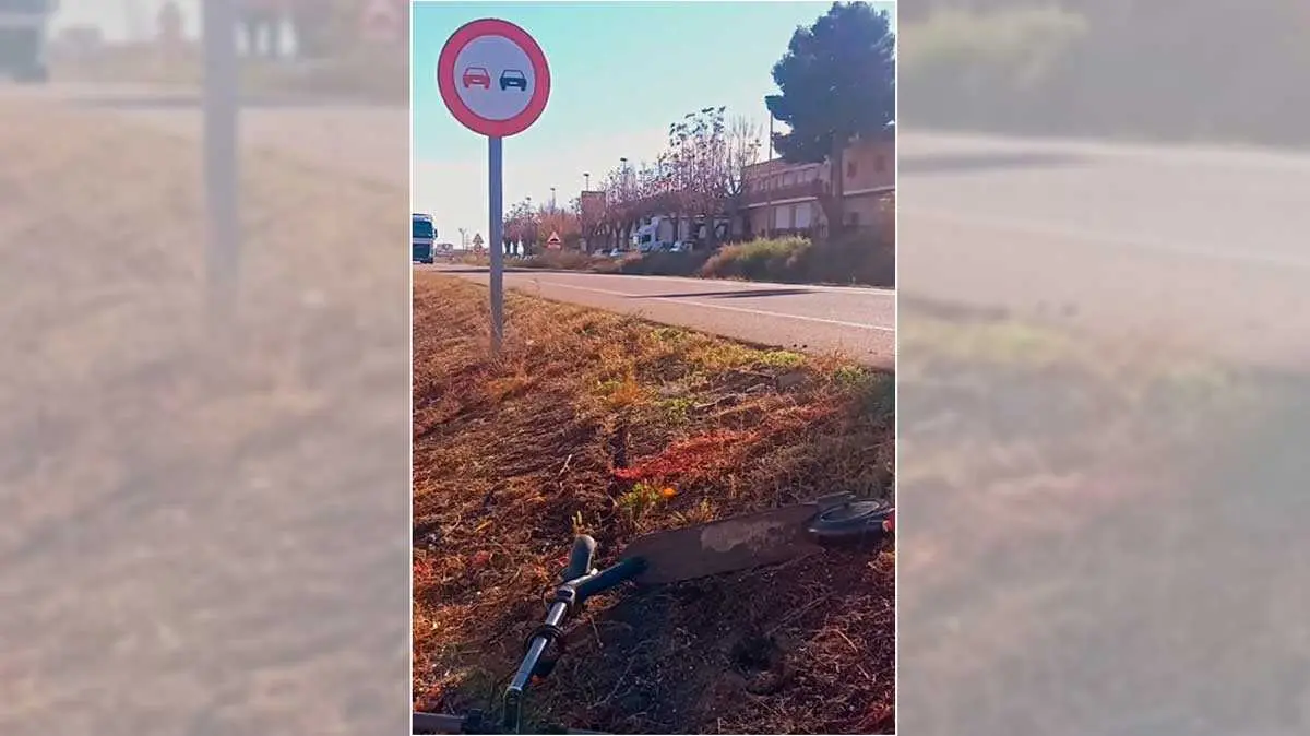 La maniobra del patinete gener&oacute; un efecto Venturi el cual lo desplaz&oacute; bruscamente fuera de la v&iacute;a. Fuente: Polic&iacute;a Local Zuera
