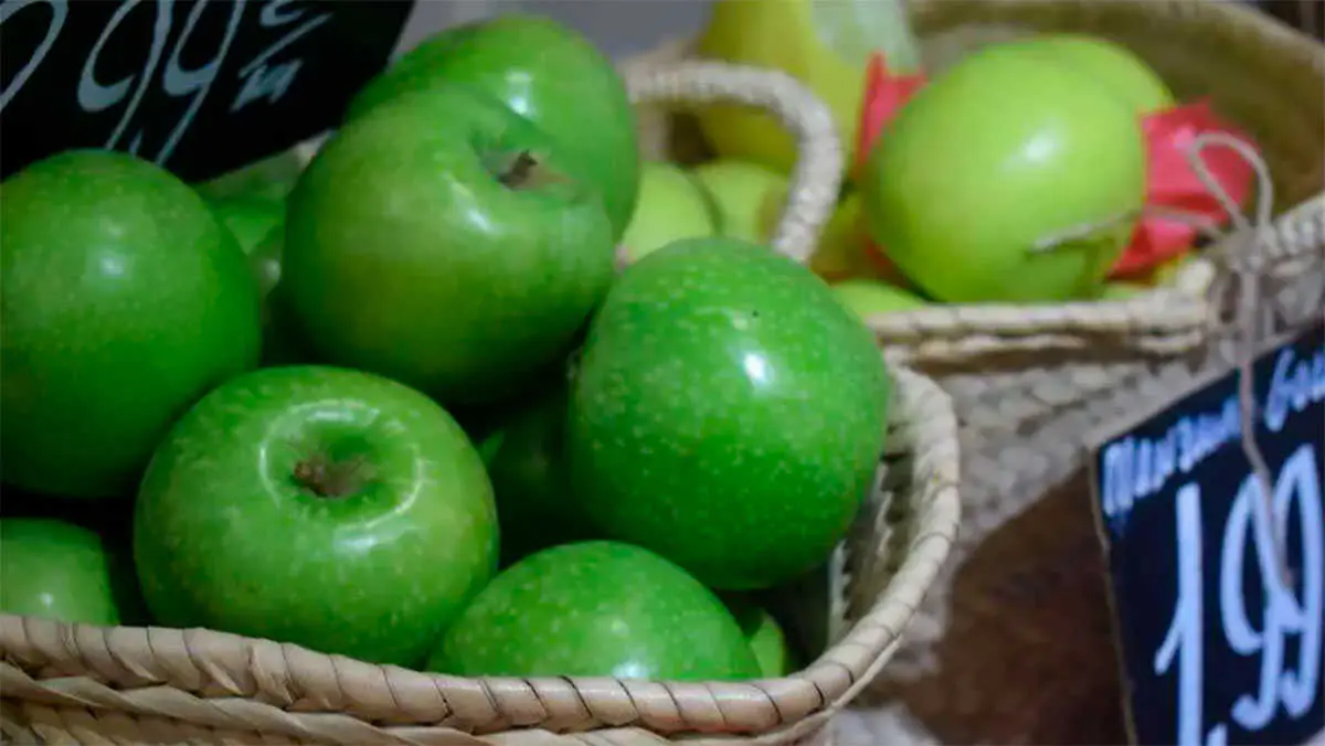 Un frutero del barrio Delicias de Zaragoza ha sido detenido por estafar 5.000 euros a una anciana con discapacidad clienta suya. Foto de Archivo.