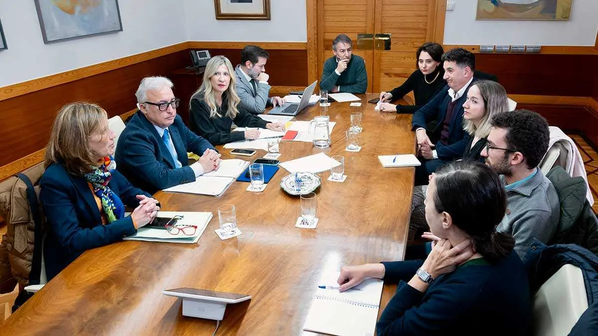 Reuni&oacute;n entre el Gobierno de Arag&oacute;n y el sector porcino aragon&eacute;s para abordar las medidas de respuesta tras los recientes casos de peste porcina africana en Catalu&ntilde;a. Foto: DGA/ Fabi&aacute;n Sim&oacute;n