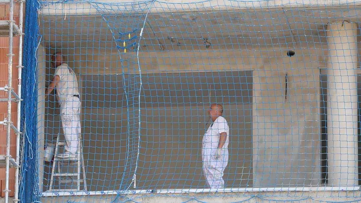 Trabajadores de la construcci&oacute;n en una vivienda en Zaragoza. Foto: Pilar &Aacute;lvarez