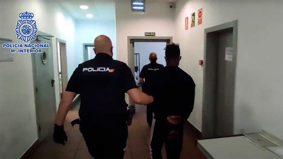 Uno de los siete acusados de la Manada de Zaragoza, cuando fue detenido bajo el marco de un operativo policial contra bandas latinas en la capital aragonesa. Fuente: Polic&iacute;a Nacional