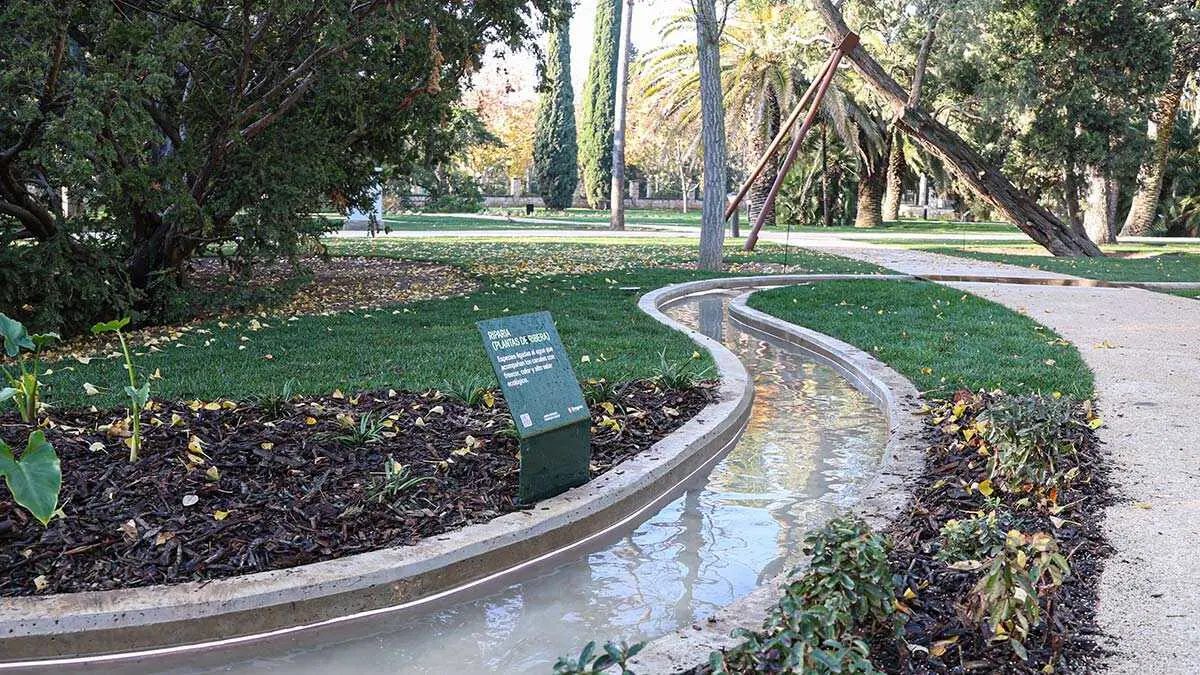 Canales que surcan el nuevo Jard&iacute;n Bot&aacute;nico de Zaragoza. Foto: Pilar &Aacute;lvarez
