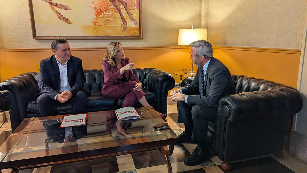 Sab&eacute;s, Alegr&iacute;a y Azc&oacute;n antes de la reuni&oacute;n. Foto: M.G.D.