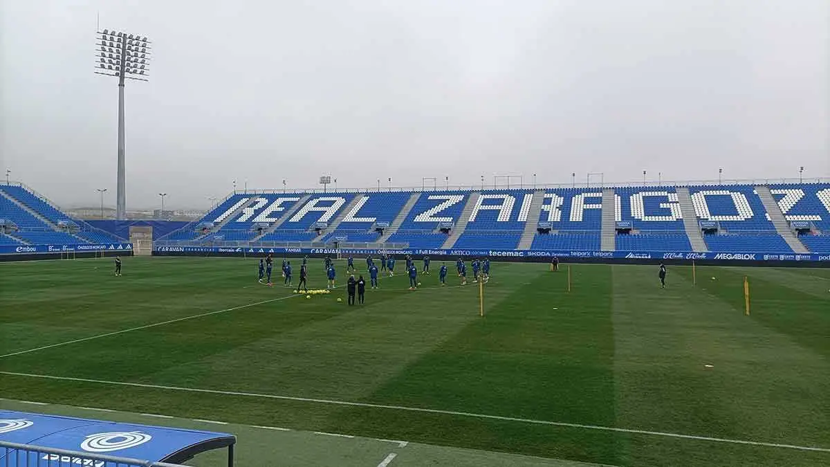 El Real Zaragoza entrena este viernes en el Ibercaja Estadio preparando el duelo ante el C&aacute;diz del s&aacute;bado. Foto: M.G.