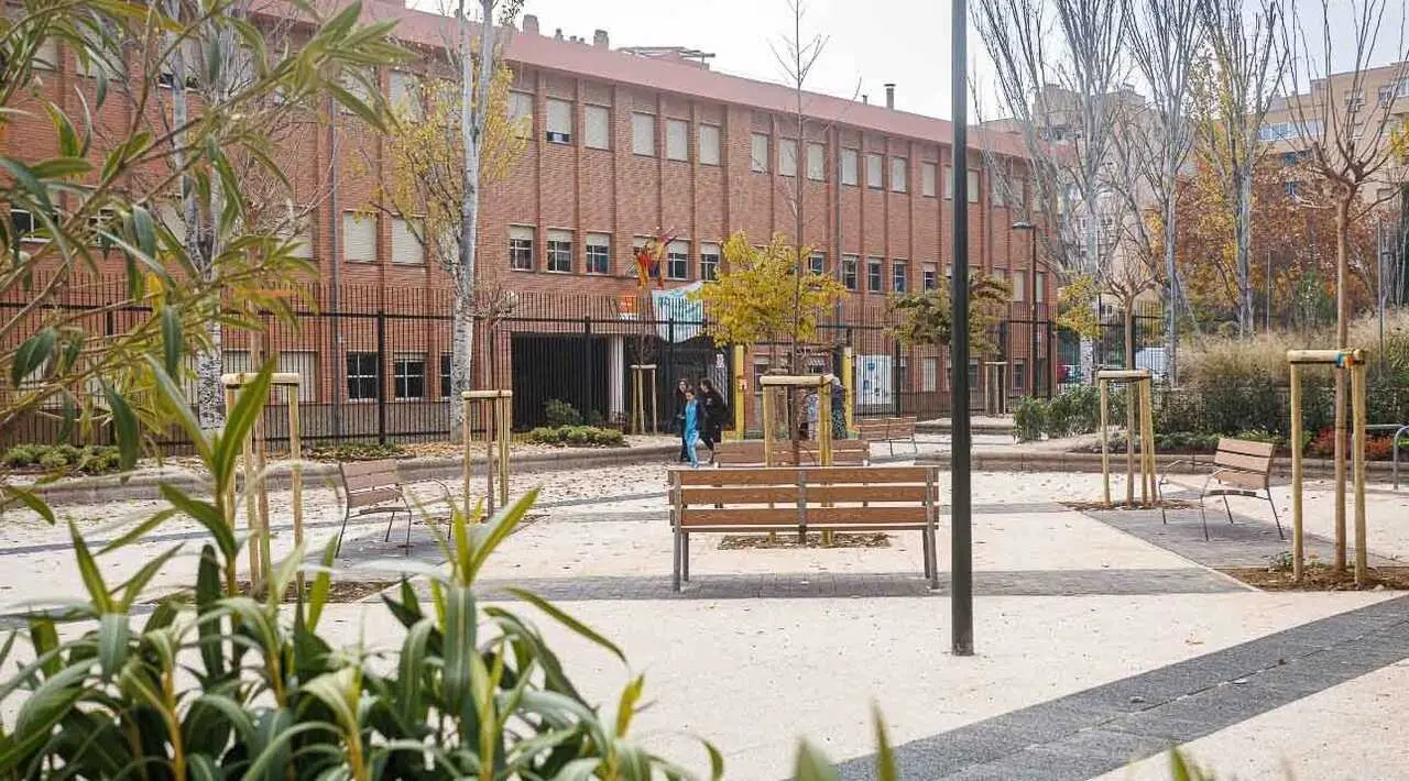 La plaza cuenta con nuevo arbolado