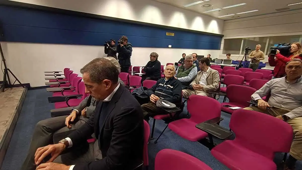 El consejero del Real Zaragoza Mariano Aguilar, presente en la Junta. Foto: M.G.