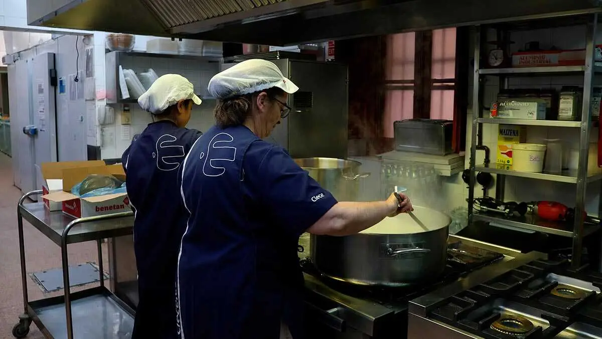 Navidad-Albergue-Comida-Solidaridad-Servicios-Esenciales-Zaragoza