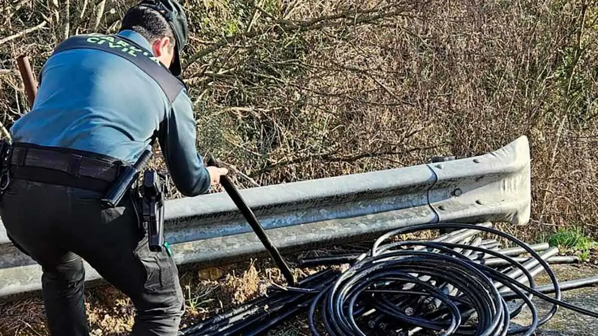 Los agentes del Equipo ROCA de Barbastro recuperaron 100 kilos de cobre y detuvieron a tres personas. Fuente: Guardia Civil Huesca
