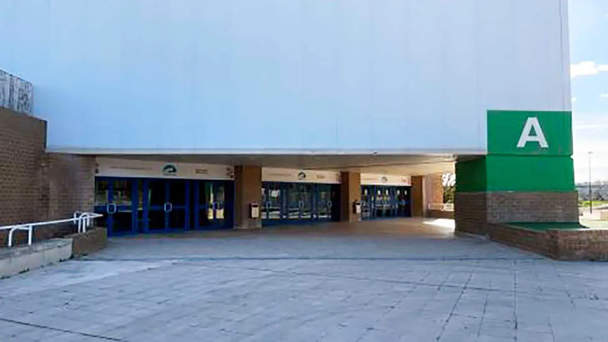 puertas-acceso-pabell&oacute;n-principe-felipe-zaragoza-obras-1