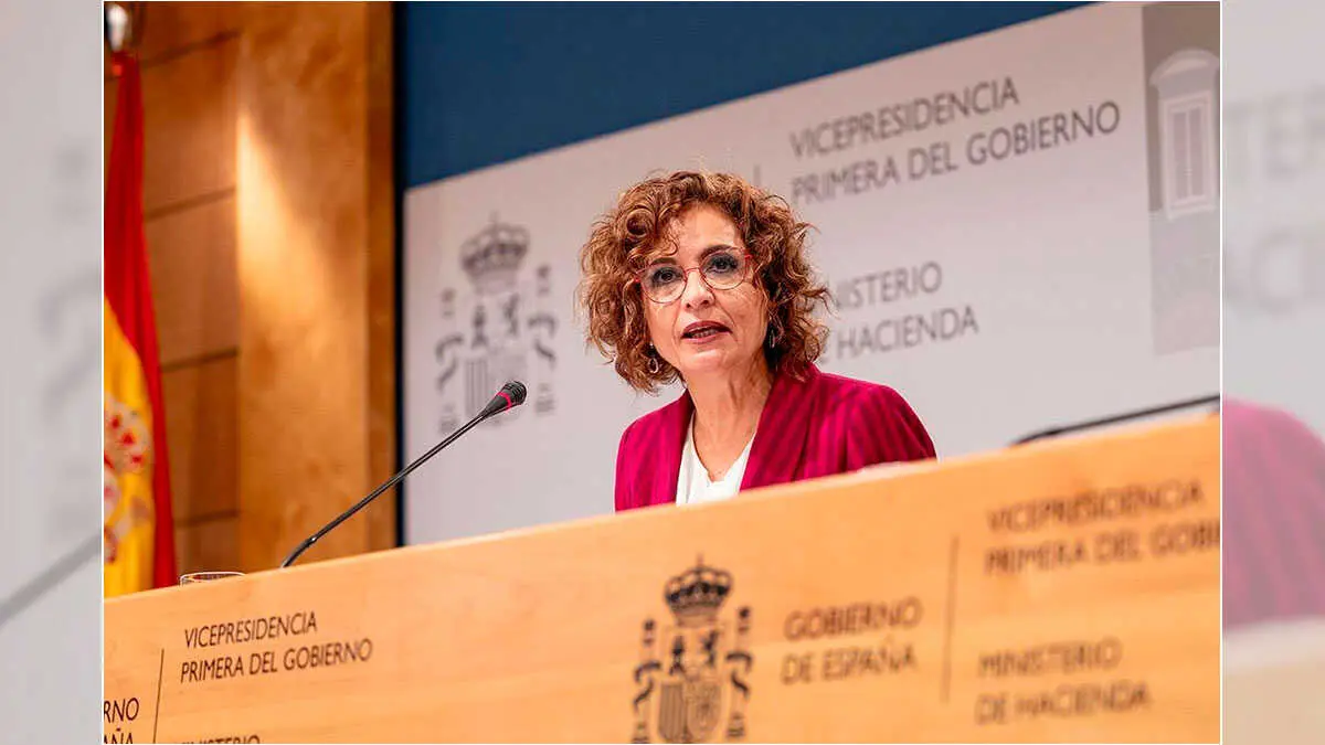 Mar&iacute;a Jes&uacute;s Montero, durante la presentaci&oacute;n del nuevo modelo de financiaci&oacute;n auton&oacute;mico | Foto de La Moncloa