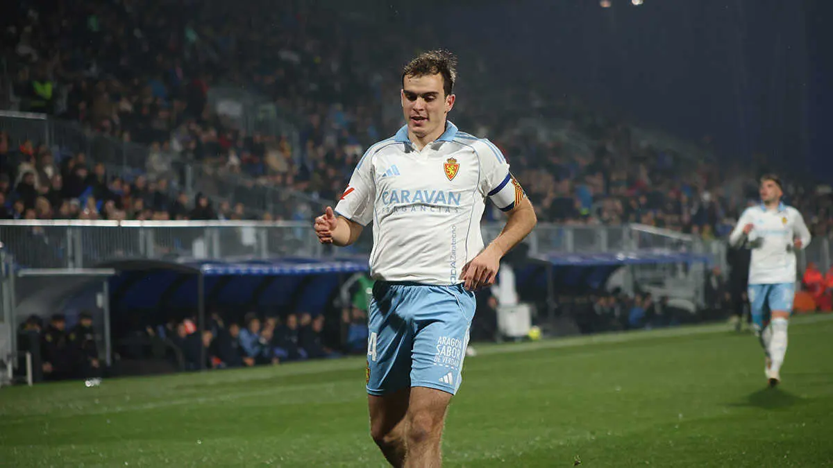 Francho, en un duelo en el Ibercaja Estadio con el Real Zaragoza. Foto: Pilar &Aacute;lvarez