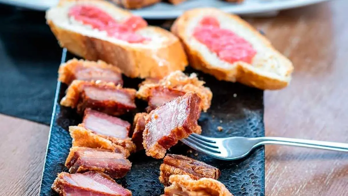 Los torreznos de este restaurante son famosos y alabados por los clientes