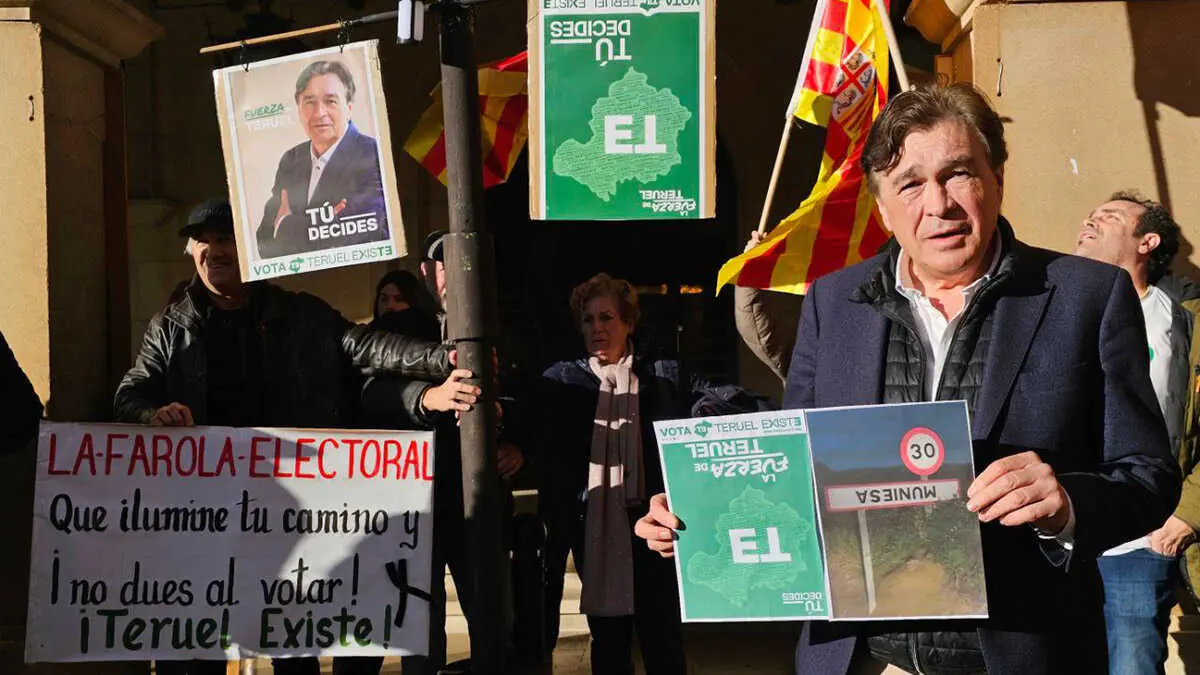 Teruel Existe ha comenzado su campa&ntilde;a electoral en la Plaza San Juan turolense | Foto: TE
