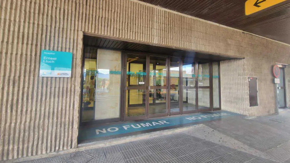 Acceso al Hospital Ernest Lluch de Calatayud, uno de los centros de fuera de la capital aragonesa donde se convocan plazas de dif&iacute;cil cobertura. DGA