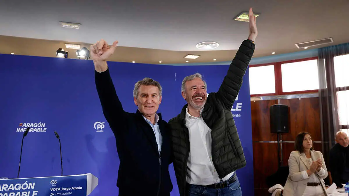 Alberto Feij&oacute;o y Jorge Azc&oacute;n, durante su mitin en Calatayud | Foto: PP