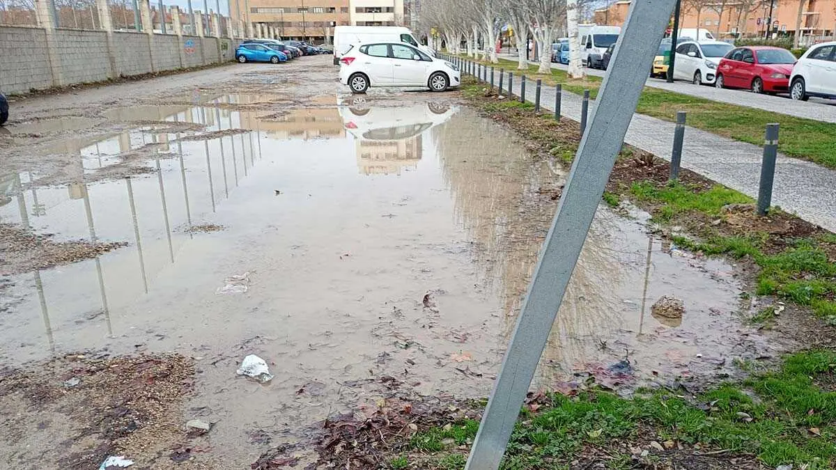 aparcamiento-santa-isabel-tierra-inundaciones-zaragoza-protesta-vecinal
