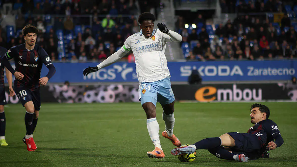 Saidu, en el partido del Real Zaragoza ante el Eibar, donde fue titular. Foto: Pilar &Aacute;lvarez
