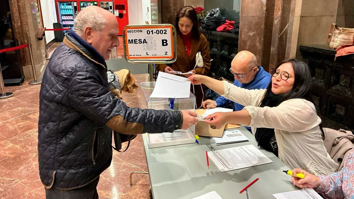 elecciones-1-primeros-votantes