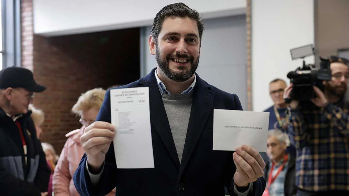 Alejandro Nolasco (Vox), antes de la votaci&oacute;n. Foto: Vox Arag&oacute;n