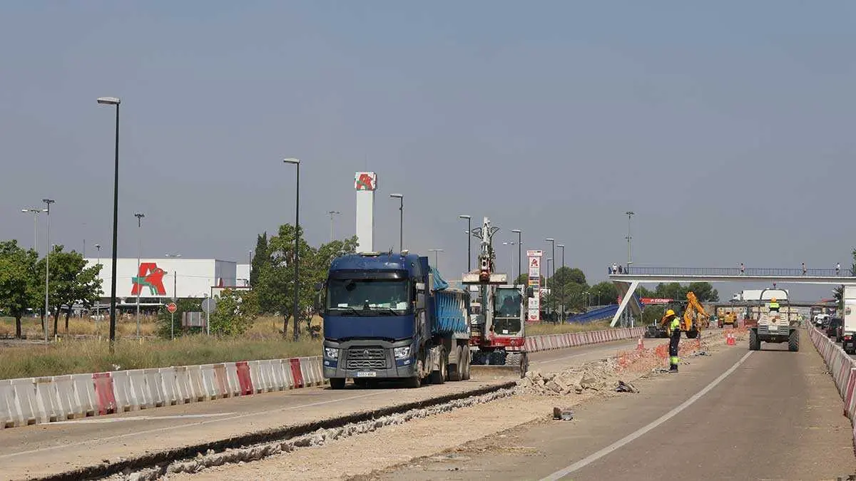 La obras de la N-232 han vuelto a provocar problemas en el suministro de agua en el entorno de Zaragoza, esta vez en Garrapinillos. Foto de Archivo: Pilar &Aacute;lvarez