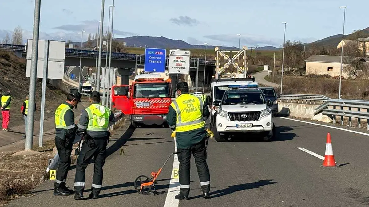 La Guardia Civil y la justicia investigan al autor del atropello mortal en Jaca del pasado 20 de febrero, cuando un operario muri&oacute; en su puesto de trabajo en la A-23.