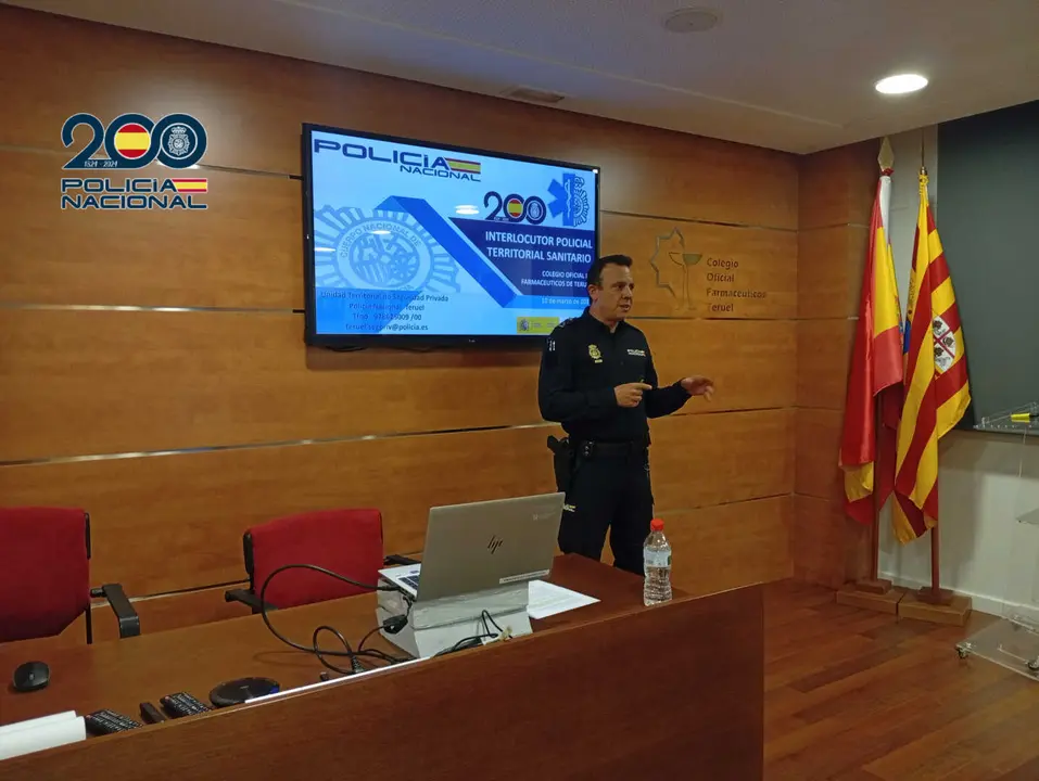La Polic&iacute;a Nacional de Teruel imparte unas jornadas sobre la prevenci&oacute;n de agresiones a farmac&eacute;uticos. Foto: Polic&iacute;a Nacional