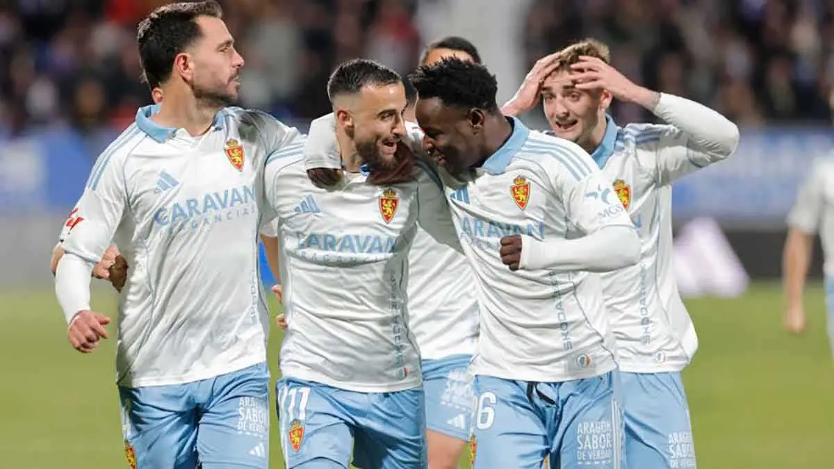 Los jugadores del Real Zaragoza celebran el gol de Rober ante el Almer&iacute;a. Foto: LaLiga