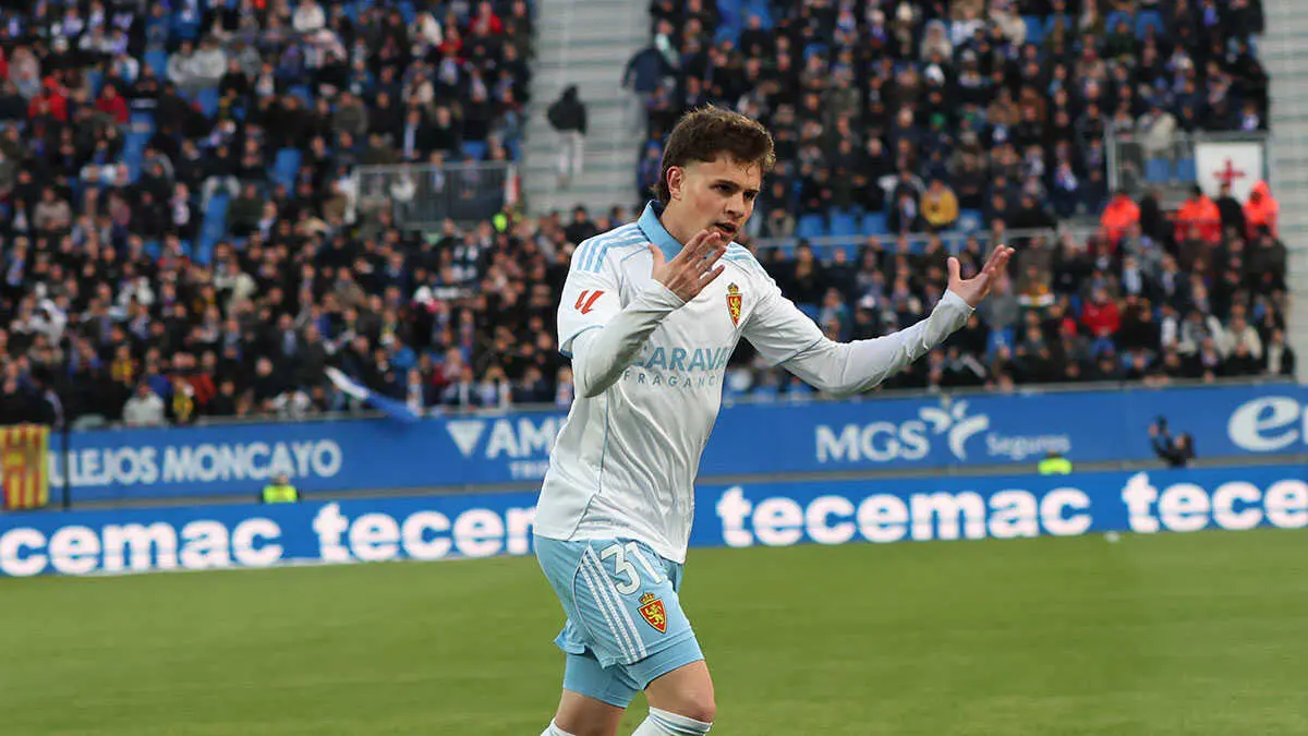Hugo Pinilla vuelve a vestir la el&aacute;stica del Real Zaragoza ante el Almer&iacute;a. Foto: Pilar &Aacute;lvarez