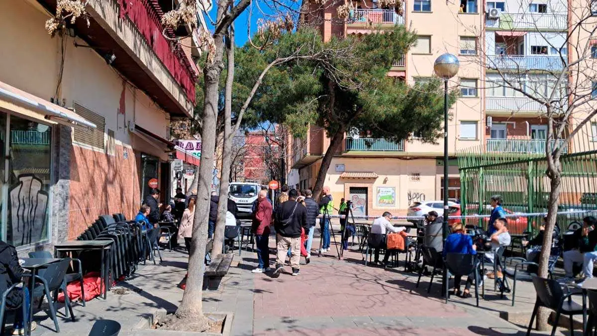 La zona se ha acordonado a la espera de averiguar m&aacute;s detalles. Foto: N.M.