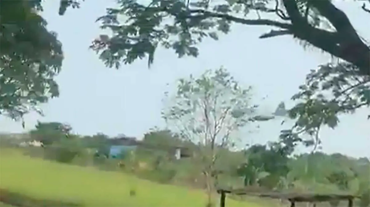 Momento del accidente de un avi&oacute;n militar en Colombia que ha causado al menos 66 muertos. Foto: @LW_WorldNews / X