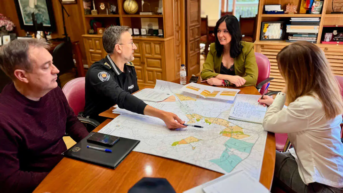 Reuni&oacute;n-Polic&iacute;a-local-2-060426
