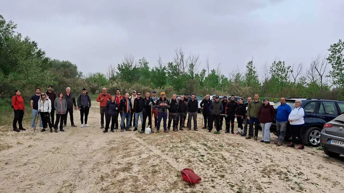 Unas 40 personas han participado este s&aacute;bado en la b&uacute;squeda de Pablo Cebolla, centrada esta vez en los galachos de Pastriz y La Alfranca. Foto cedida a Arag&oacute;n Press.