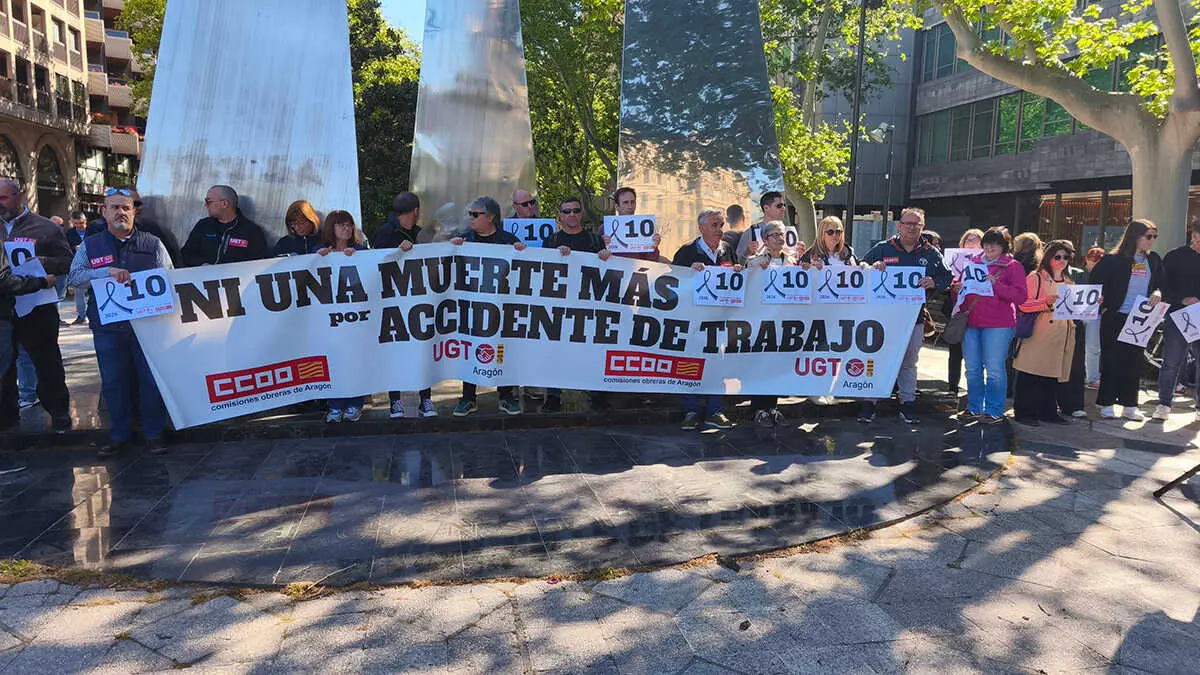 CCOO y UGT se han vuelto a concentrar por la nueva muerte en accidente laboral en Arag&oacute;n | Foto: Arag&oacute;n Press