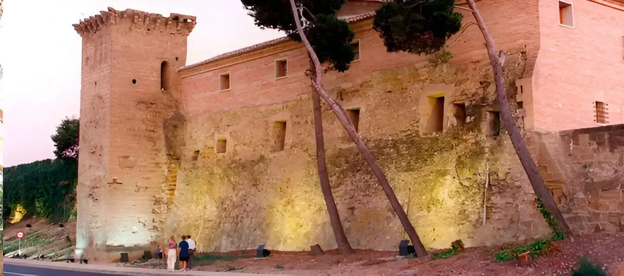 Esta muralla evidencia la larga historio de fortificacion de la ciudad.  Huesca Turismo