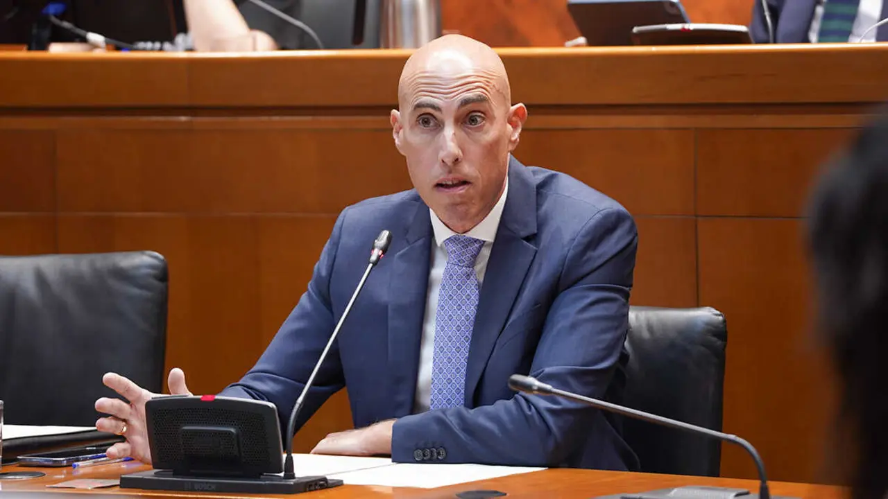 El director general de Transportes, David S&aacute;nchez, ha compartido novedades para las l&iacute;neas de autobuses de Arag&oacute;n | Foto: Cortes de Arag&oacute;n