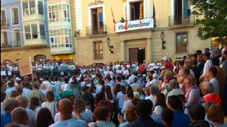 Los vecinos de Caspe se concentraron en apoyo a Kamal