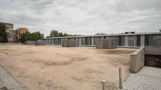 Este espacio est&aacute; ubicado entre las calles Vicente L&oacute;pez Abad&iacute;a y Pascual Albero Burillo