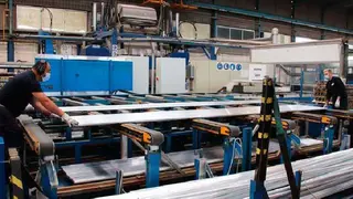 Eso no ser&iacute;a posible sin un sector, el espa&ntilde;ol, que emplea a entre 17.000 y 20.000 personas entre empleos directos e indirectos