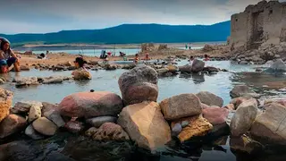 Durante unas pocas semanas al a&ntilde;o se puede disfrutar de las aguas sulfurosas del balneario de Tiermas 