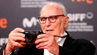 La instituci&oacute;n madrile&ntilde;a honra de esta forma al cineasta oscense, recientemente fallecido