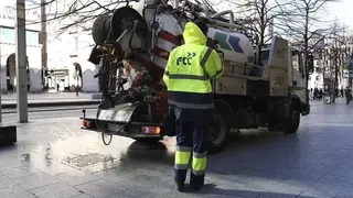 trabajador en una calle