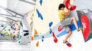 Escalador en Bulderland