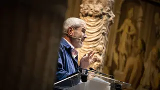 Lorenzo Caprile durante su conferencia