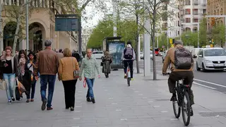 gente paseando en Paseo Independencia