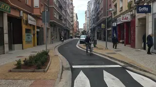Aspecto que presenta la calle de F&eacute;lix Latassa tras su reforma integral