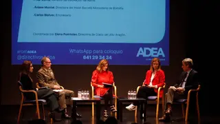 La mesa-coloquio, con el Coronel Rafael Matilla, subdelegado de Defensa en Huesca, Pilar G&oacute;rriz, gerente de Innovaci&oacute;n de Renfe, Ariane Montal, directora del Hotel Barcel&oacute; Monasterio de Bolta&ntilde;a, y Carlos Bistuer, empresario y moderada por Elena Pu&eacute;rtolas.
