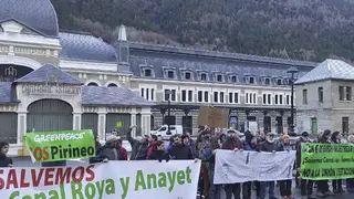 Protesta en la Estaci&oacute;n de Canfranc